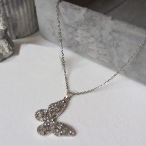 گردنبند پروانه ای نگین باگت نقره ای