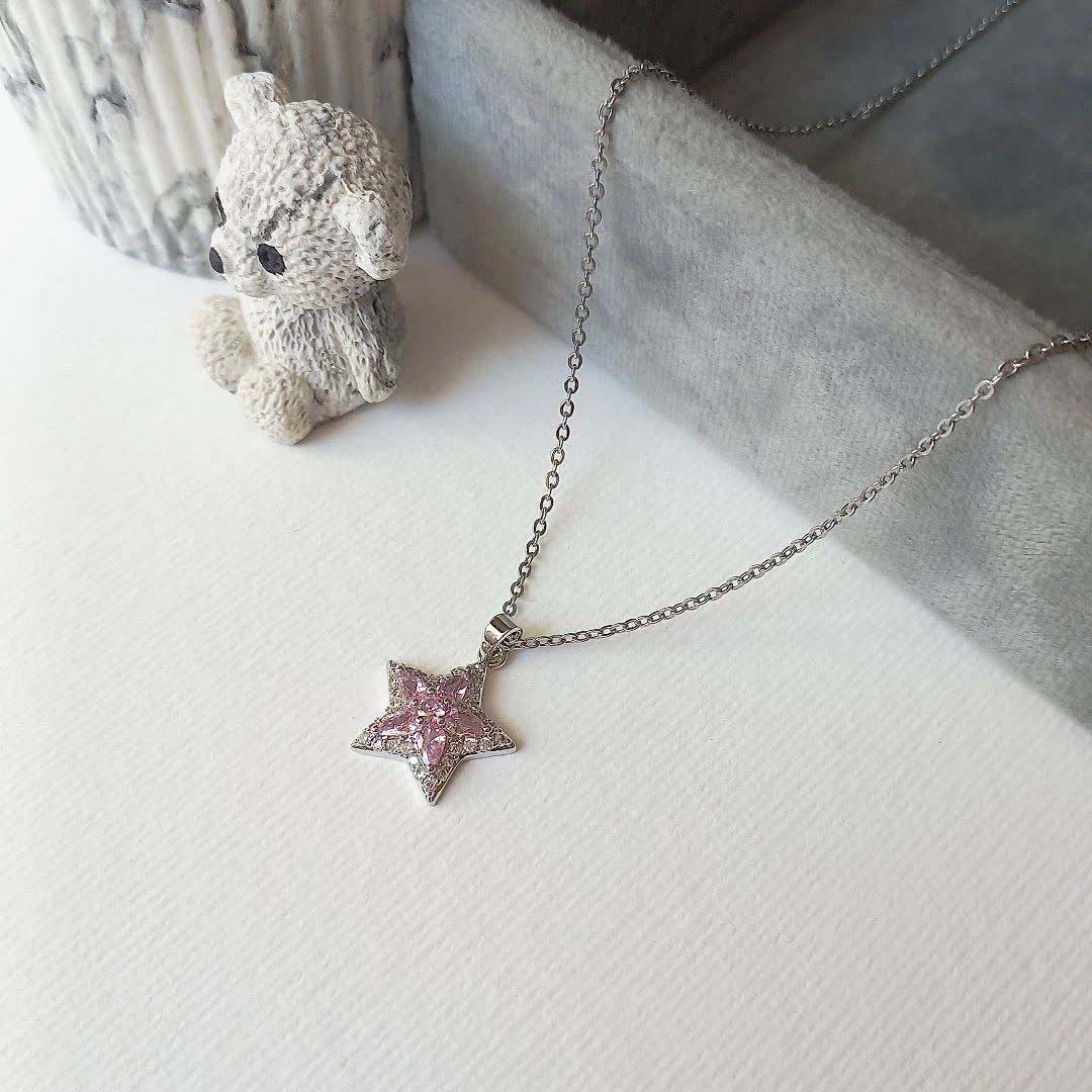گردنبند جواهری طرح ستاره صورتی